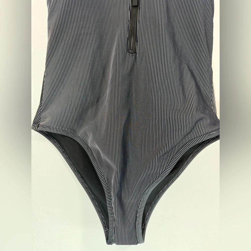 NWT Victoria’s Secret Two-Tone Rib Plunge Zip One-Piece Swimsuit Size XL